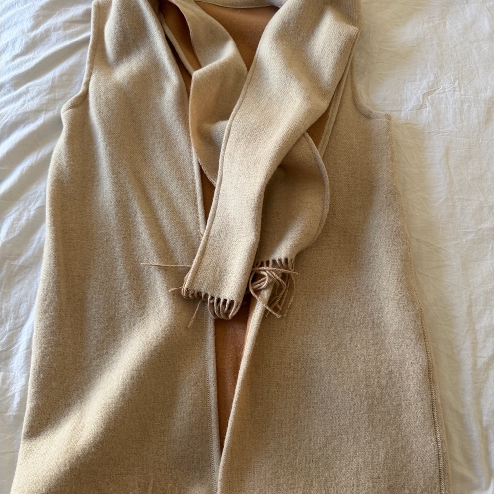 Club monaco Cozy Tan Sleeveless wool Cardigan